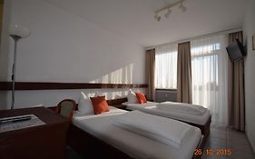 Hotel & Restaurant Main Taunus